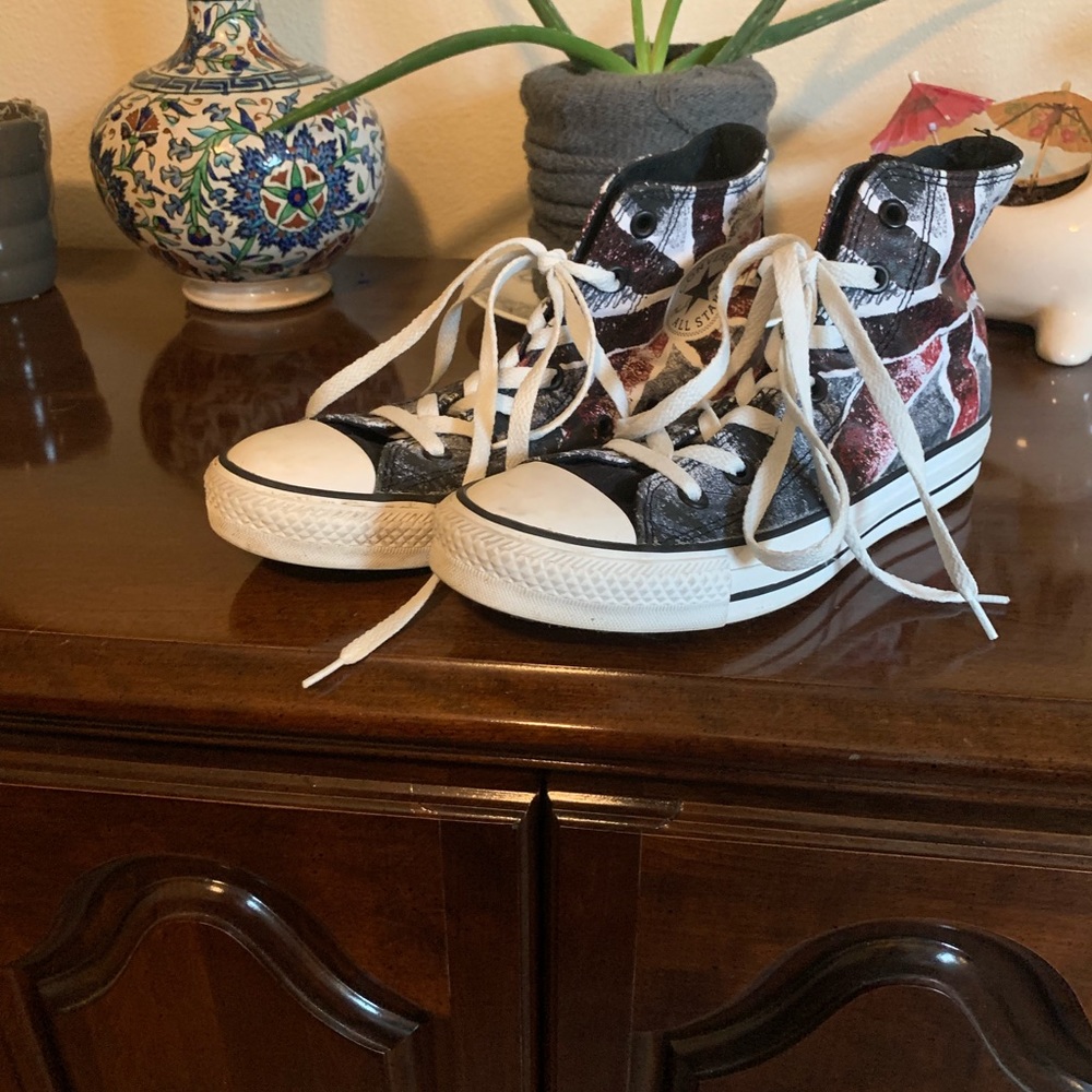 Size 8 high top converse